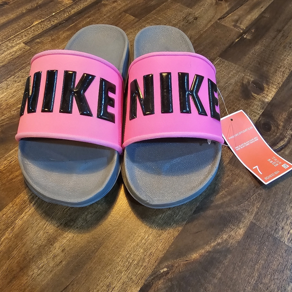 Women's Nike Offcourt Slides, Pink Blast/Black-Dark Grey, size 7, New with tags
